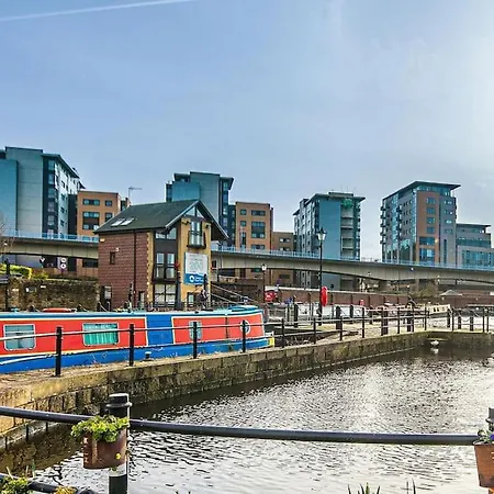 Beautiful 1-bed In Grade Listed Warehouse - Victoria Quays, Centre, Free Parking, Pet Friendly, Netflix Sheffield