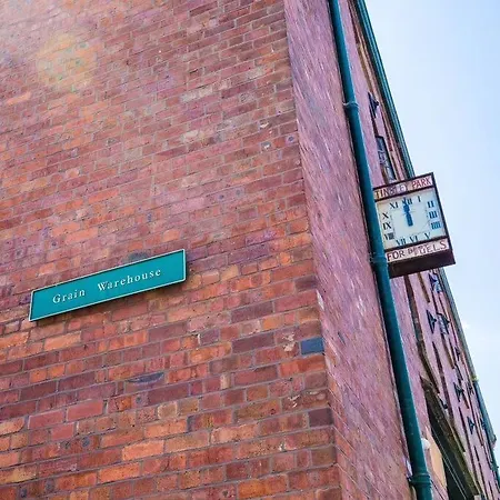 Apartmán Beautiful 1-bed In Grade Listed Warehouse - Victoria Quays, Centre, Free Parking, Pet Friendly, Netflix