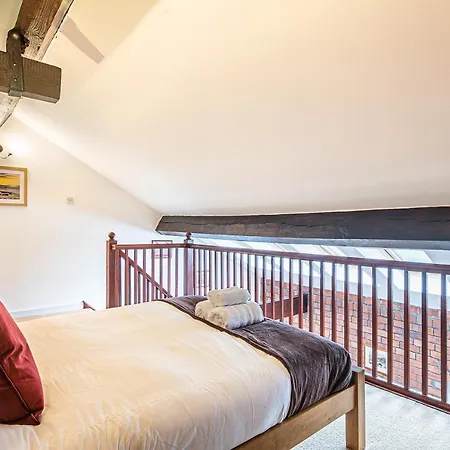 Beautiful 1-bed In Grade Listed Warehouse - Victoria Quays, Centre, Free Parking, Pet Friendly, Netflix Apartmán *